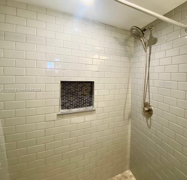 bathroom featuring tiled shower