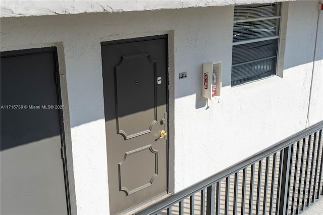 view of exterior entry featuring stucco siding