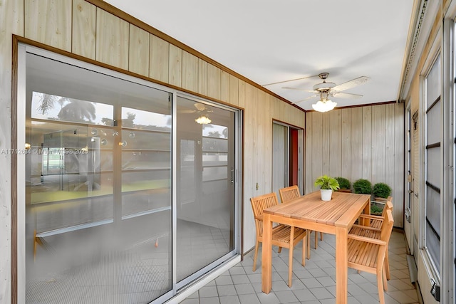 sunroom featuring ceiling fan