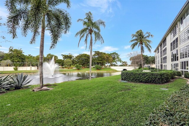 view of yard featuring a water view