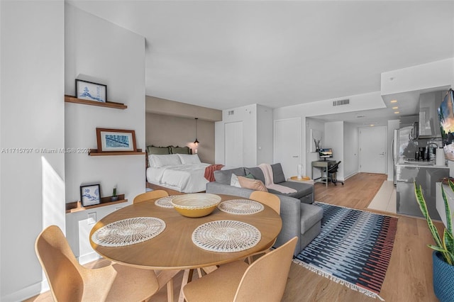 dining room with light hardwood / wood-style floors