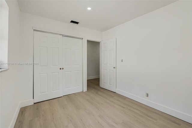 unfurnished room featuring light hardwood / wood-style flooring