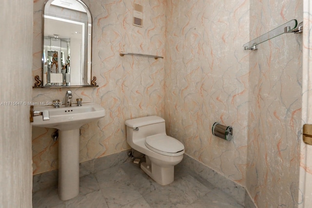 bathroom featuring toilet and sink