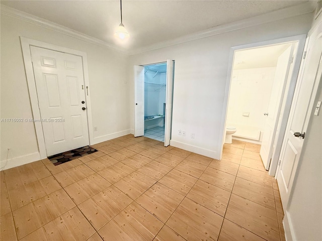 entryway featuring ornamental molding