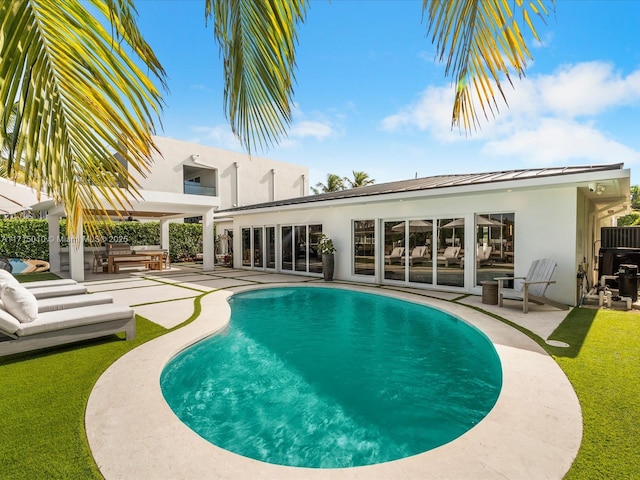 view of swimming pool featuring a patio