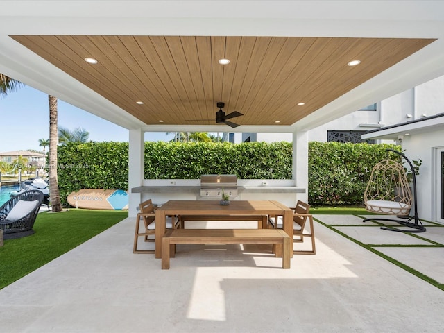 view of patio featuring an outdoor kitchen, area for grilling, and ceiling fan