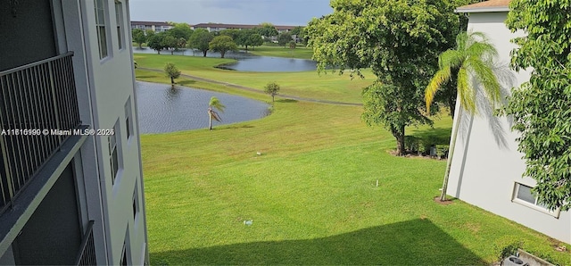 view of yard featuring a water view