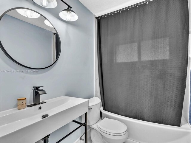 6708 NW 58th Ct, Tamarac, FL 33321 - full bathroom with shower / tub combo with curtain, toilet, and sink