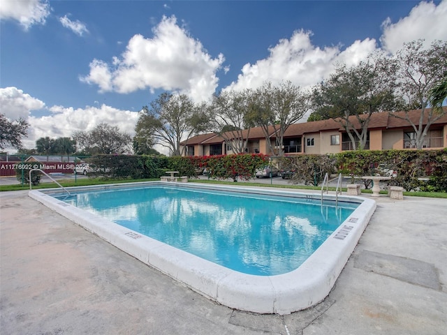 view of swimming pool