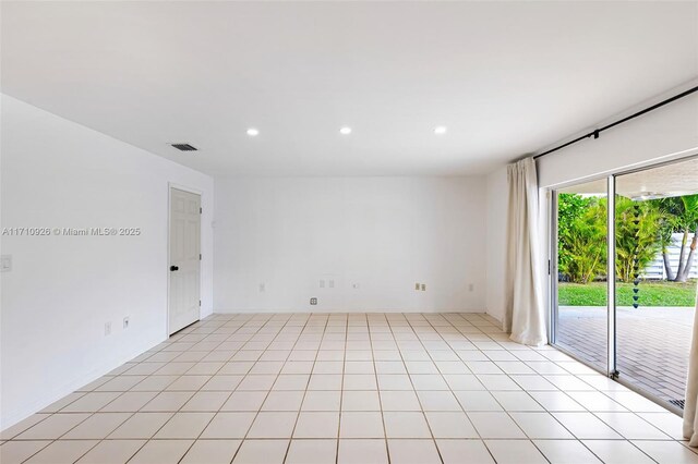 unfurnished bedroom featuring ceiling fan, a closet, and light wood-type flooring