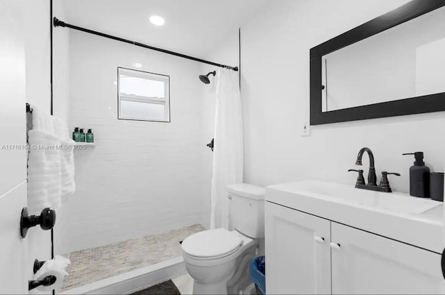 bathroom featuring toilet, a shower with shower curtain, and vanity