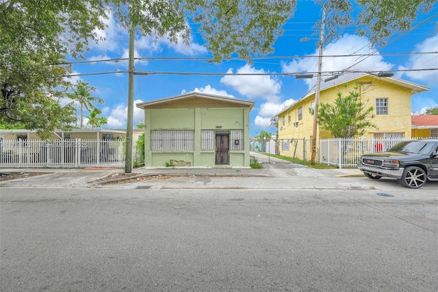 view of front of property