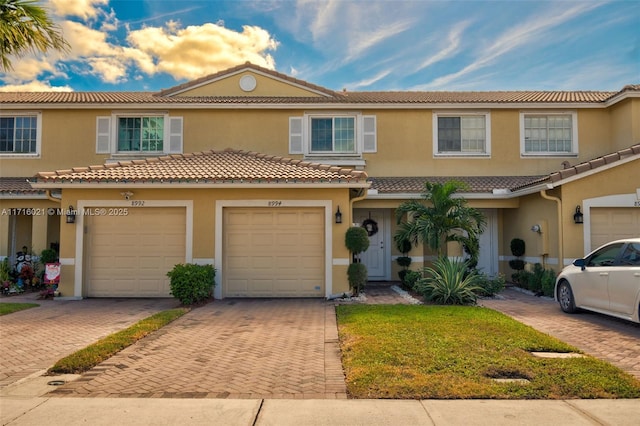 view of front facade with a garage