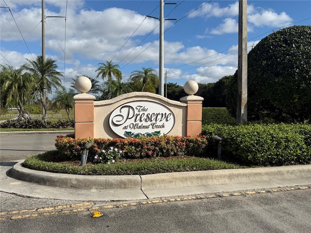 view of community / neighborhood sign