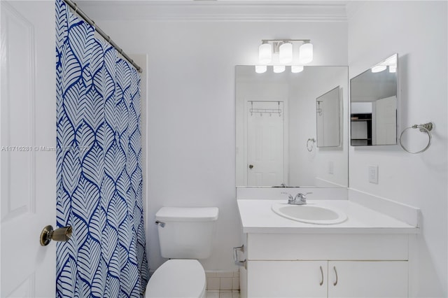 bathroom featuring a shower with shower curtain, vanity, and toilet