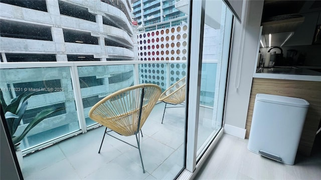 balcony with sink