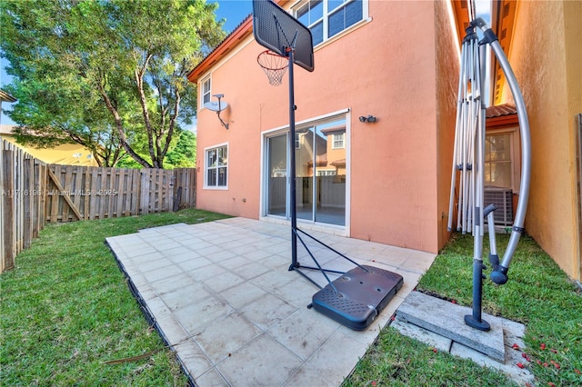 view of patio featuring a fenced backyard