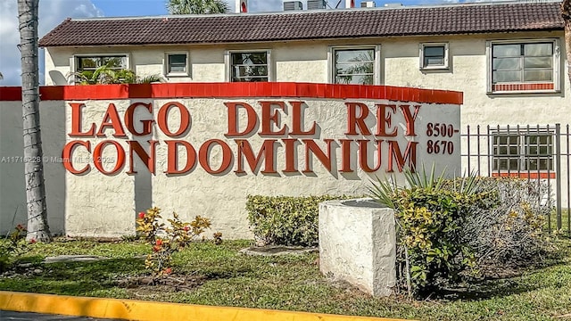 view of community / neighborhood sign