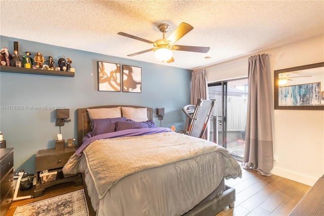 bedroom with access to exterior, a textured ceiling, light hardwood / wood-style floors, and ceiling fan