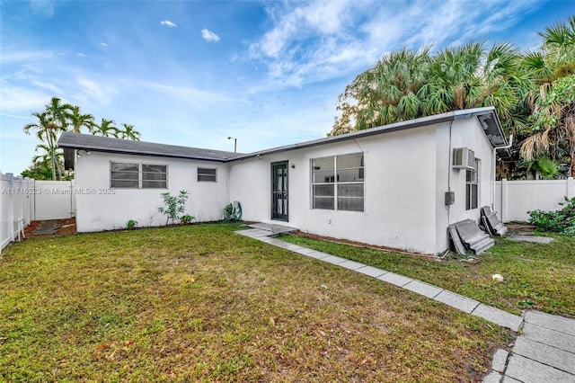 view of front of house with a front lawn