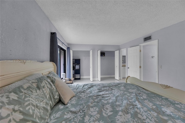 unfurnished bedroom featuring a textured ceiling