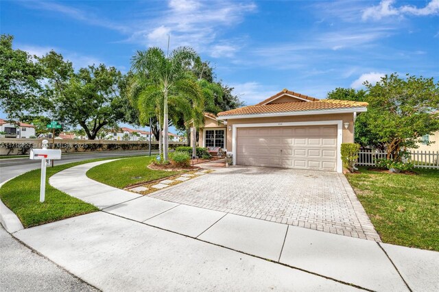 view of front of property featuring a front yard and a garage