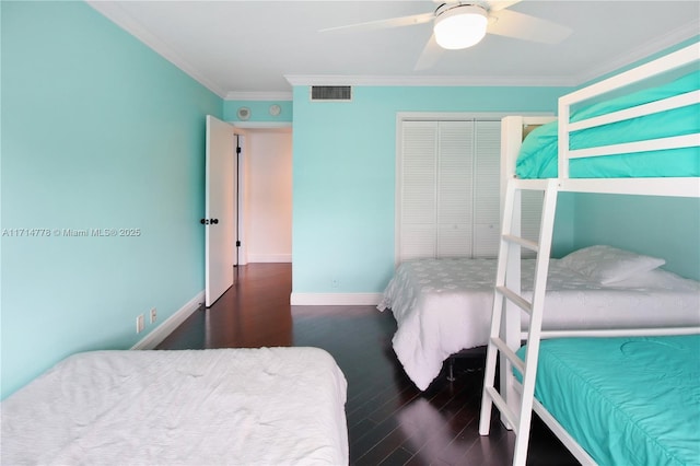 bedroom featuring ceiling fan, a closet, dark hardwood / wood-style floors, and ornamental molding