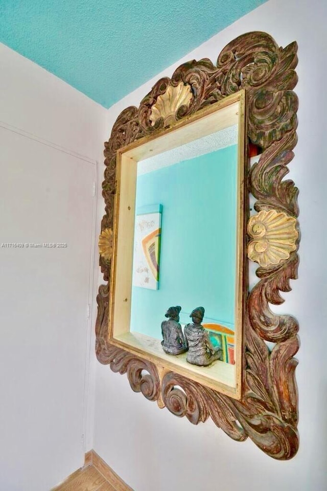 room details featuring a textured ceiling