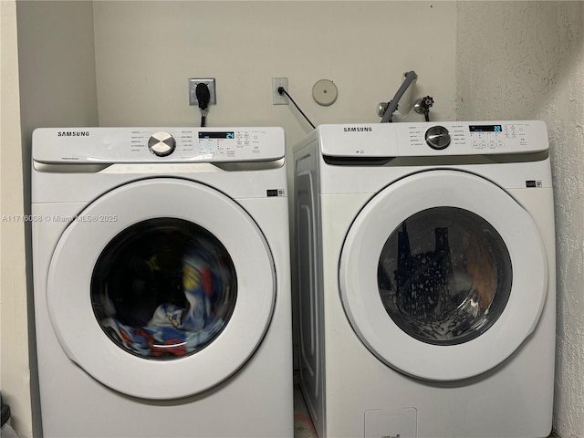 washroom featuring washer and clothes dryer