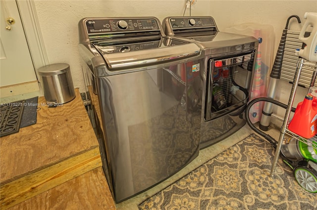 washroom featuring washing machine and dryer