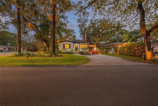 view of front of house featuring a lawn