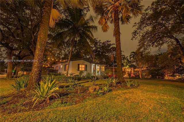 view of yard at dusk