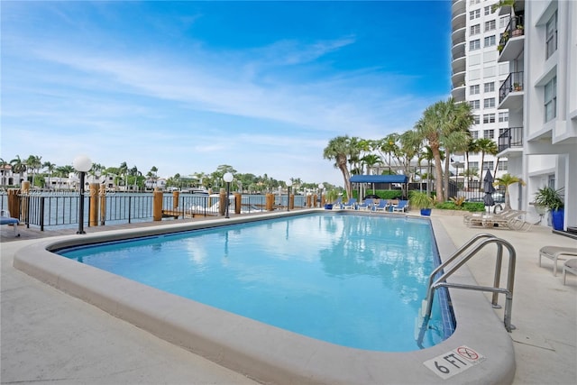 view of swimming pool