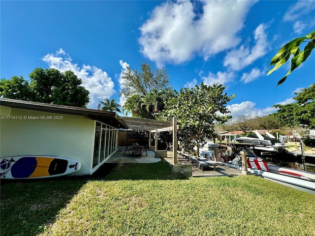 view of yard featuring a patio area