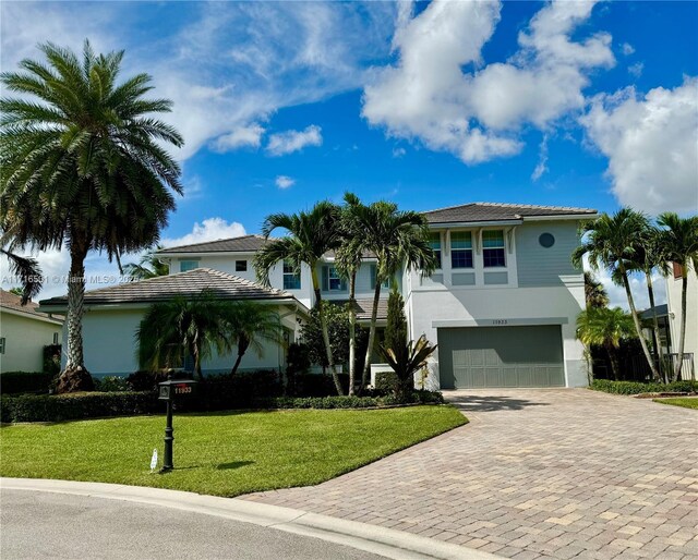 view of front facade with a garage and a front yard