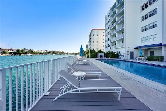 view of swimming pool