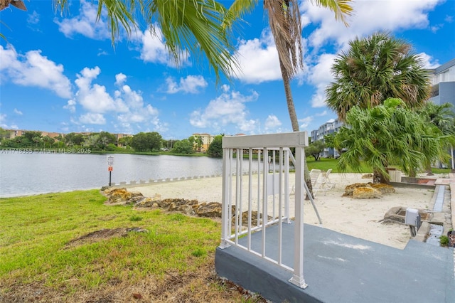 view of yard featuring a water view