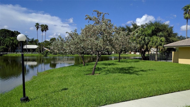 view of yard featuring a water view