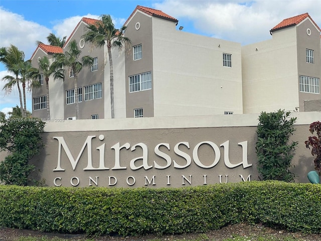 view of community / neighborhood sign