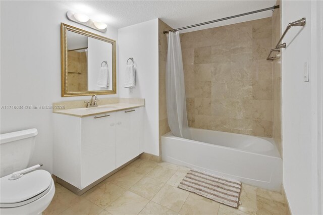 full bathroom featuring shower / bath combo with shower curtain, a textured ceiling, toilet, and vanity