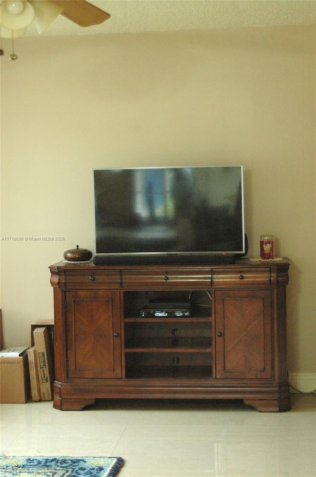 4723 NW 44th St, Tamarac, FL 33319 - washroom featuring laundry area and independent washer and dryer