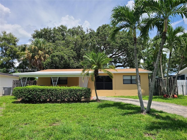 single story home with a front lawn