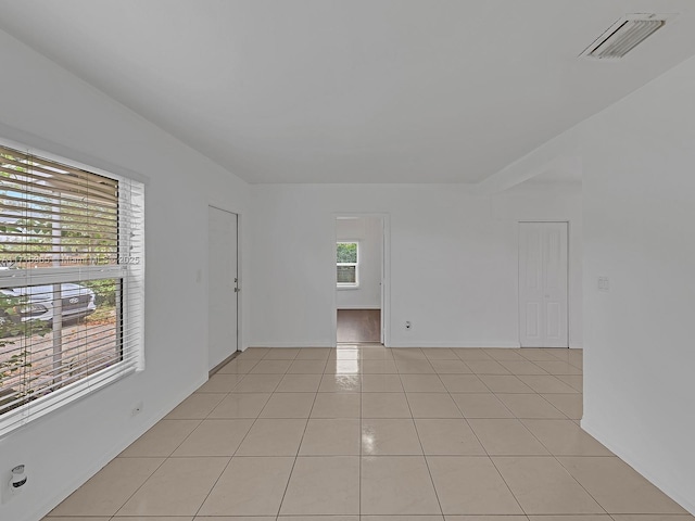 empty room featuring light tile patterned floors