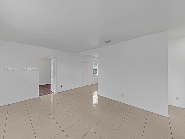 empty room featuring light tile patterned floors