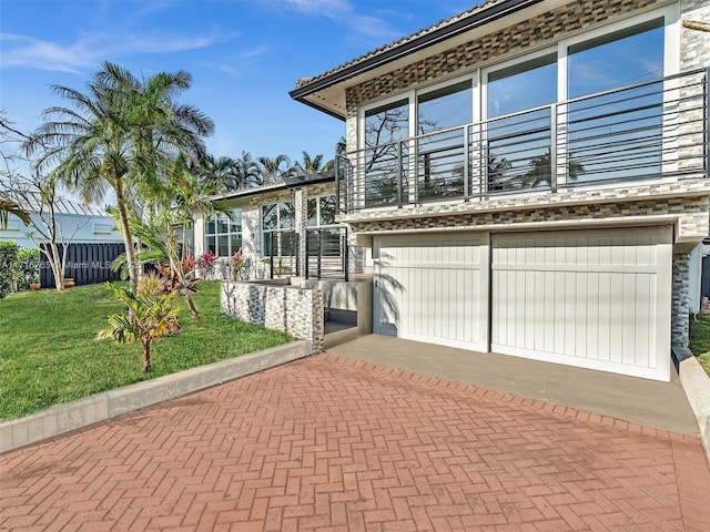 view of front of house with a front lawn and a garage