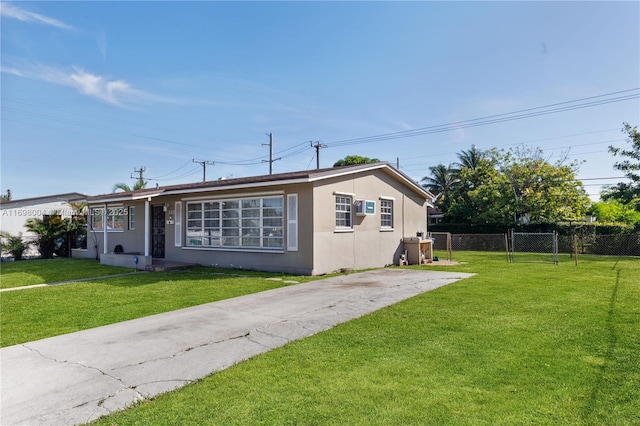 view of front of home featuring a front yard