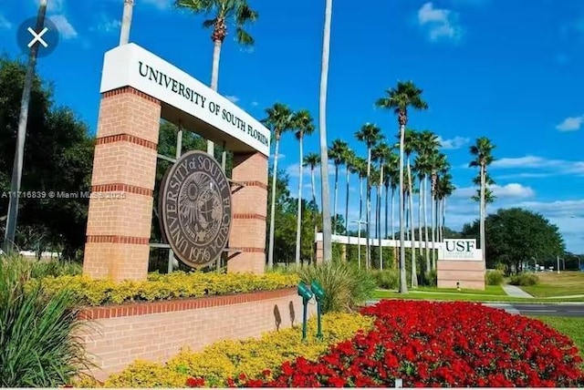 view of community / neighborhood sign