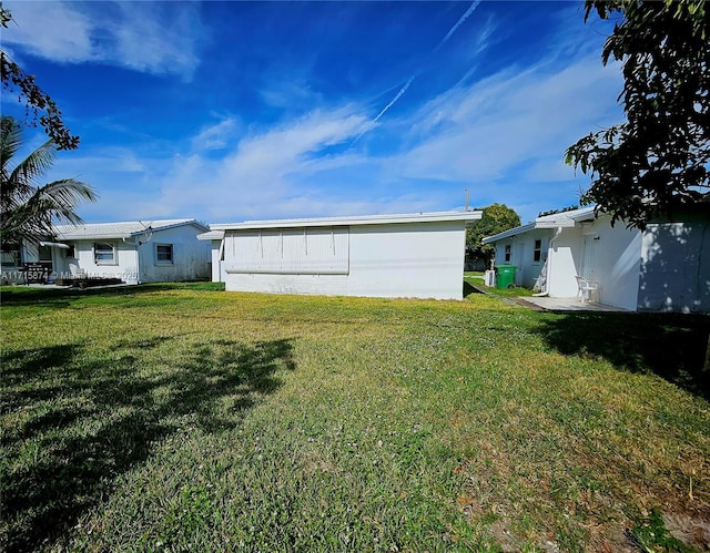 back of house featuring a yard