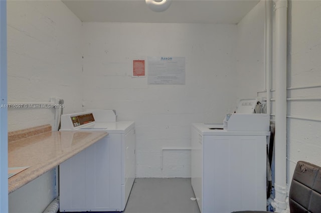 washroom with washer and clothes dryer