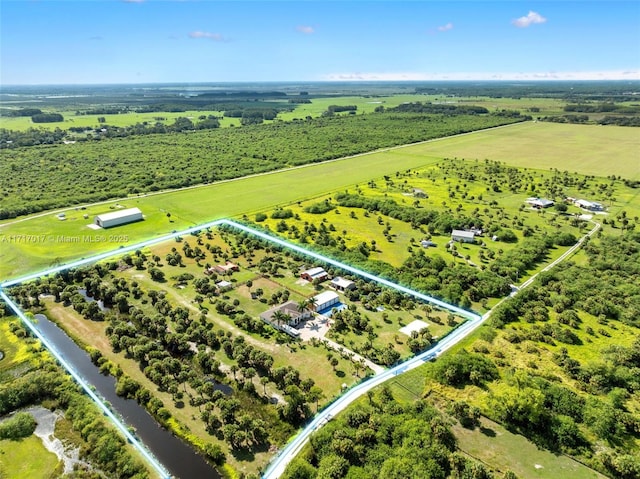 birds eye view of property featuring a rural view